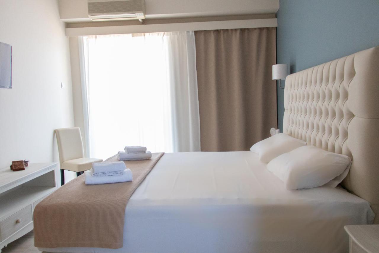 Helen Hotel Poros Town Екстериор снимка