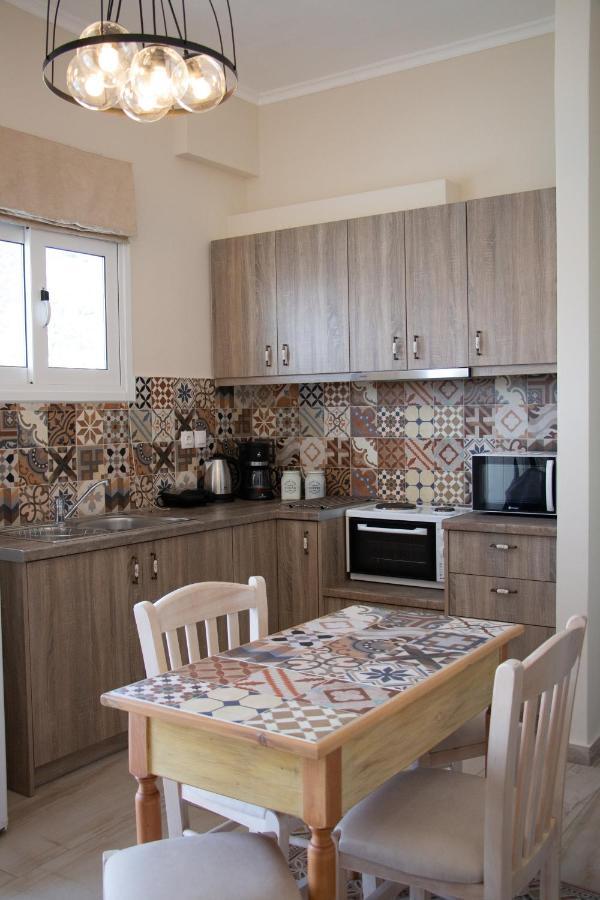 Helen Hotel Poros Town Екстериор снимка