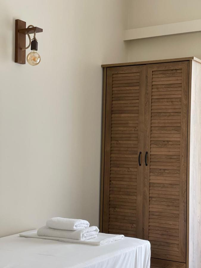 Helen Hotel Poros Town Екстериор снимка