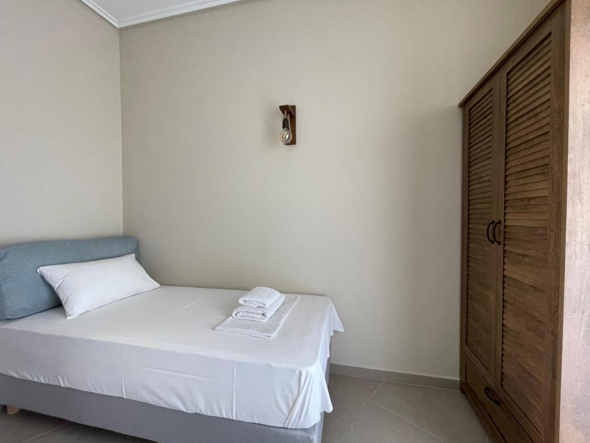 Helen Hotel Poros Town Екстериор снимка