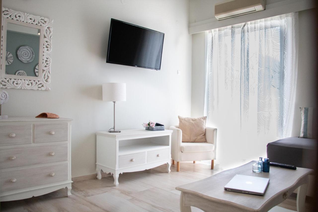 Helen Hotel Poros Town Екстериор снимка