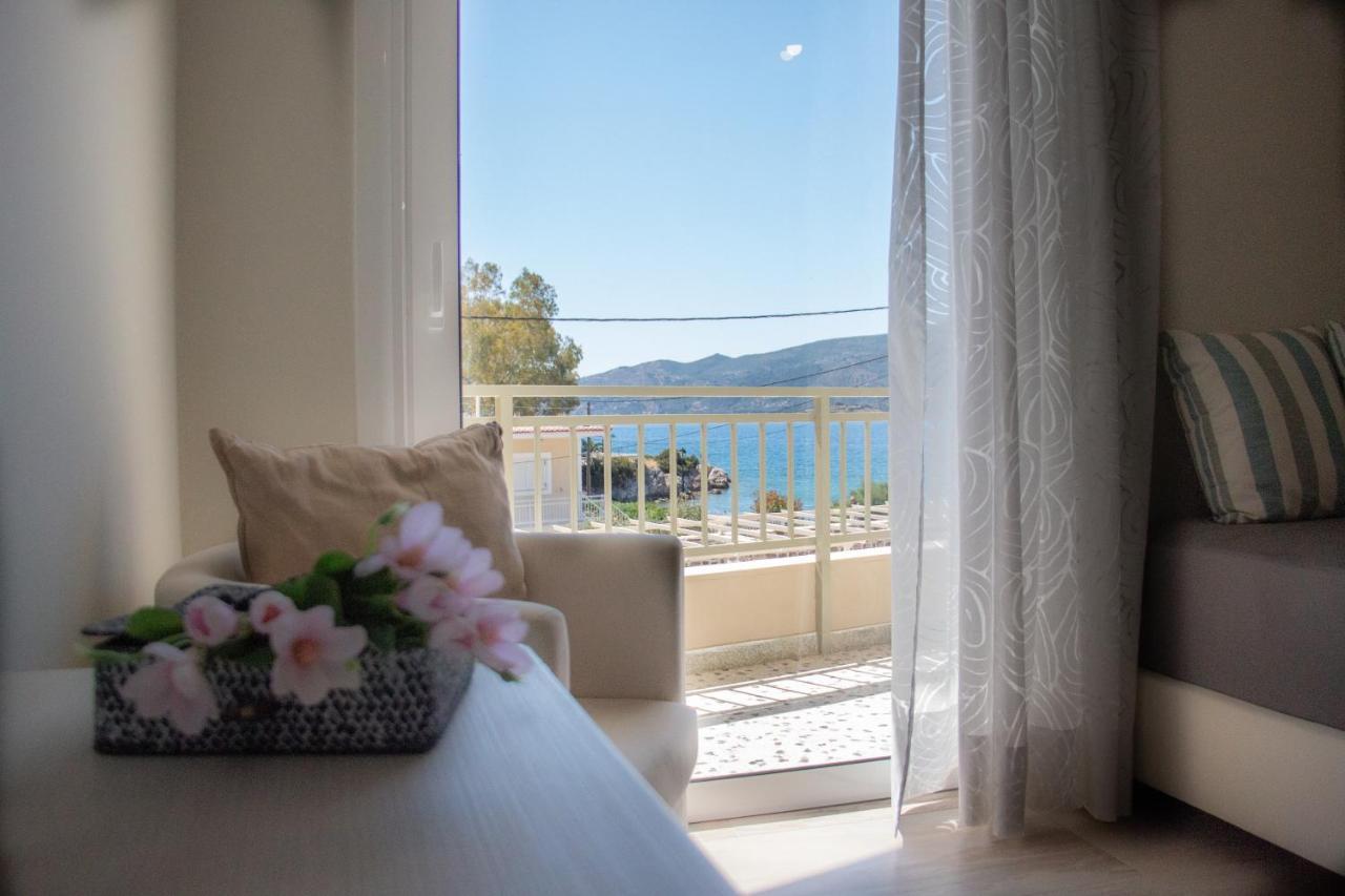 Helen Hotel Poros Town Екстериор снимка